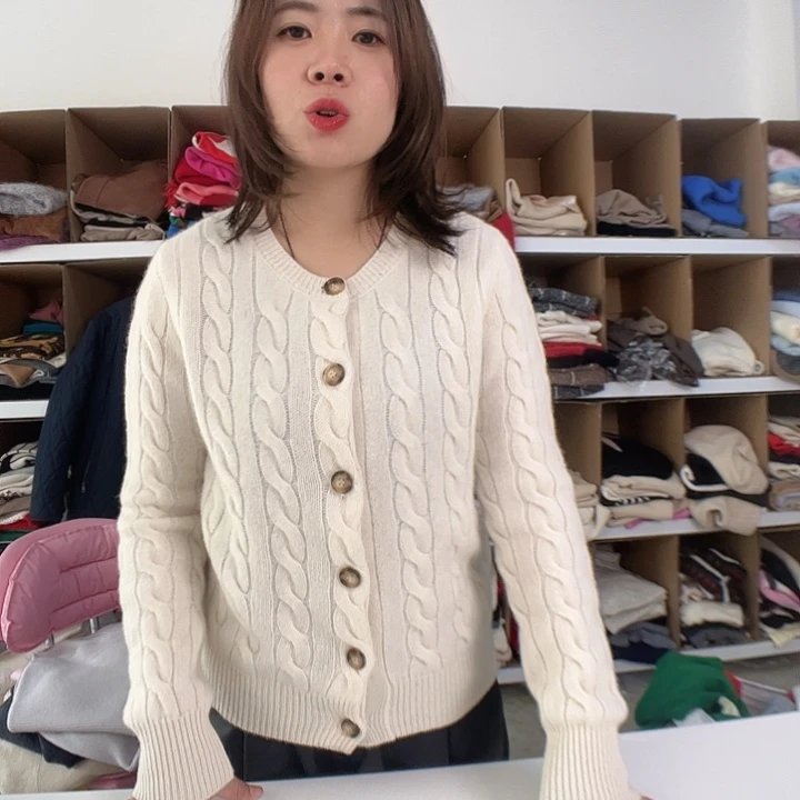 白色加厚麻花开衫