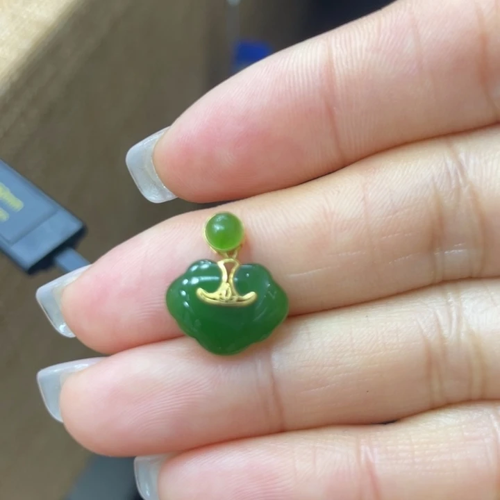 和田玉18K金镶嵌颈饰