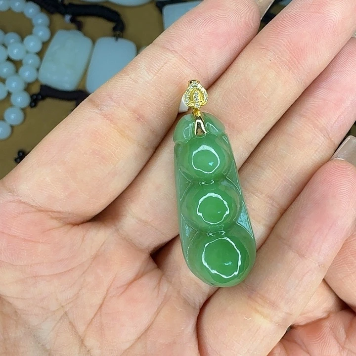 和田玉未镶嵌吊坠(赠链)