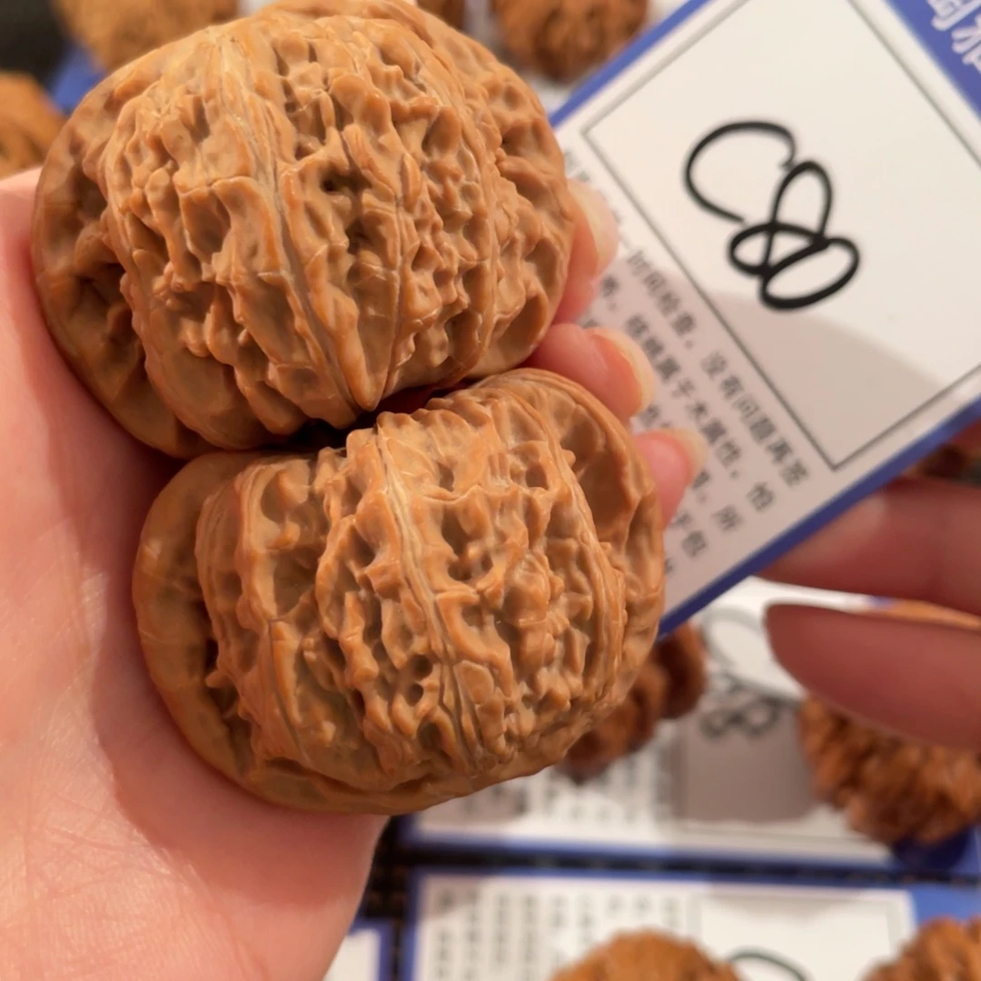 文玩核桃把件C80号白狮子4.3