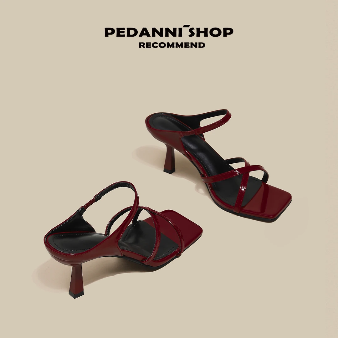 法式露趾一字带凉拖鞋女夏外穿百搭2025年红色方头细跟高跟凉鞋