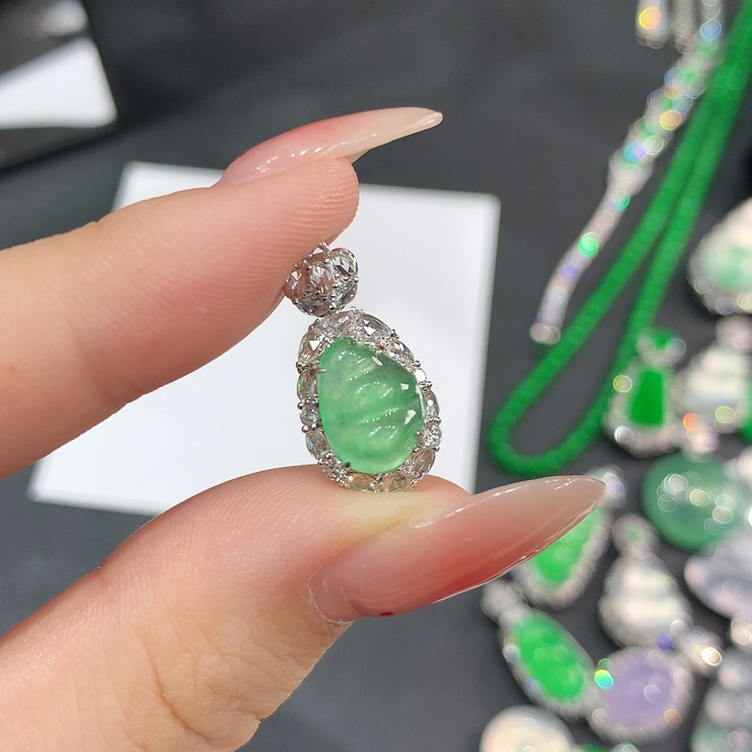 翡翠18K金镶嵌颈饰木那高冰甜绿福豆 48小时鉴赏期