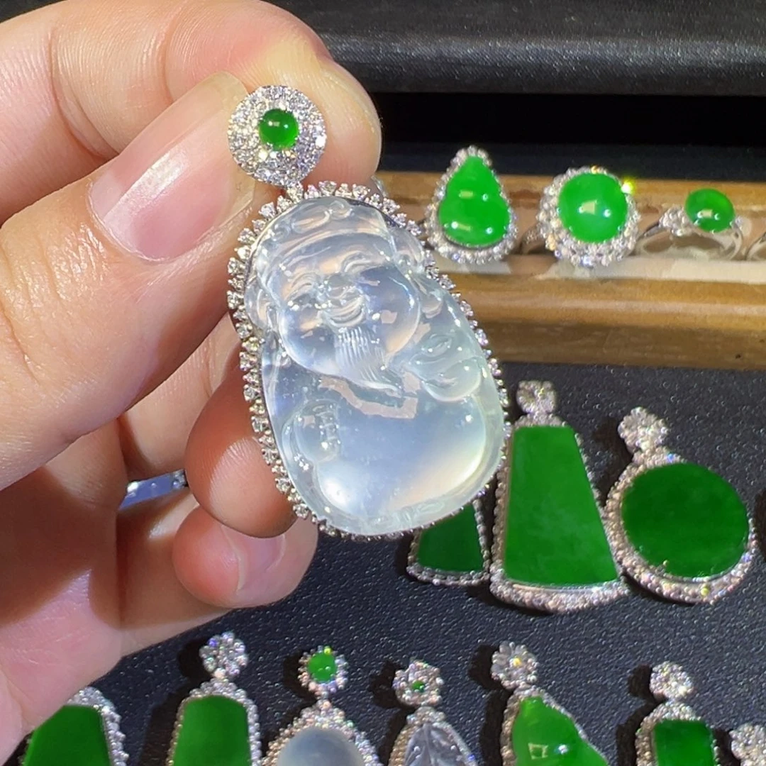 翡翠18K金镶嵌颈饰