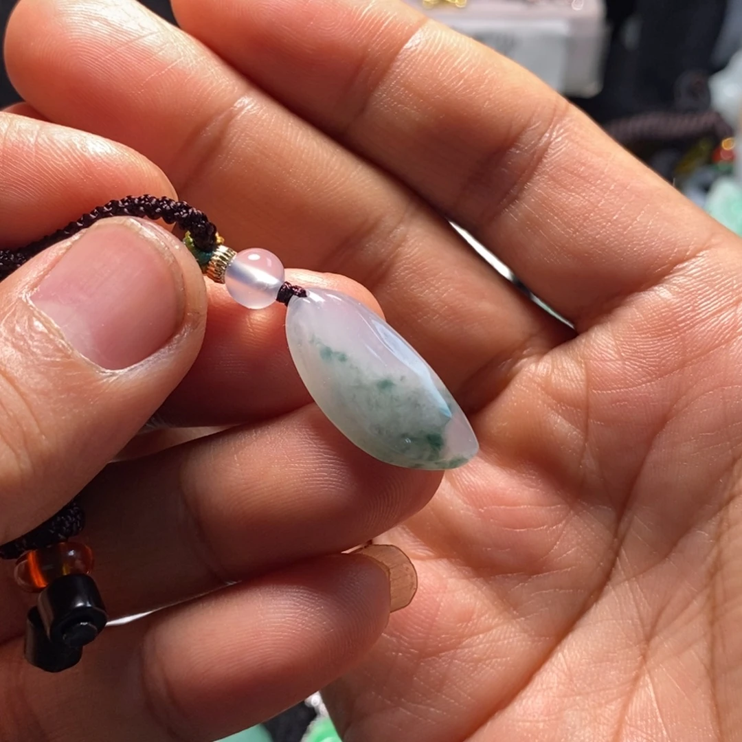 翡翠未镶嵌颈饰天然缅甸翡翠A货飘花随形吊坠微瑕