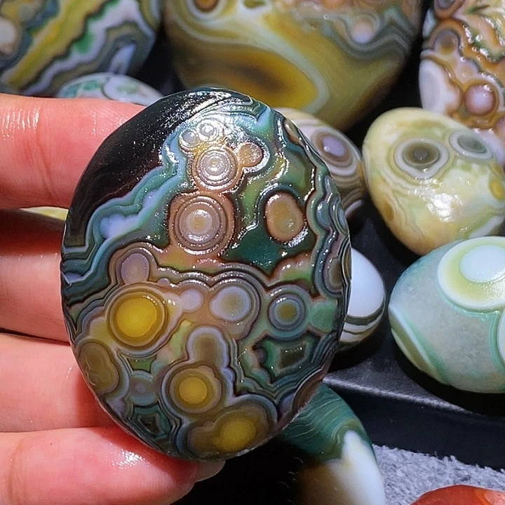 玛瑙/玉髓未镶嵌珠宝奇石80