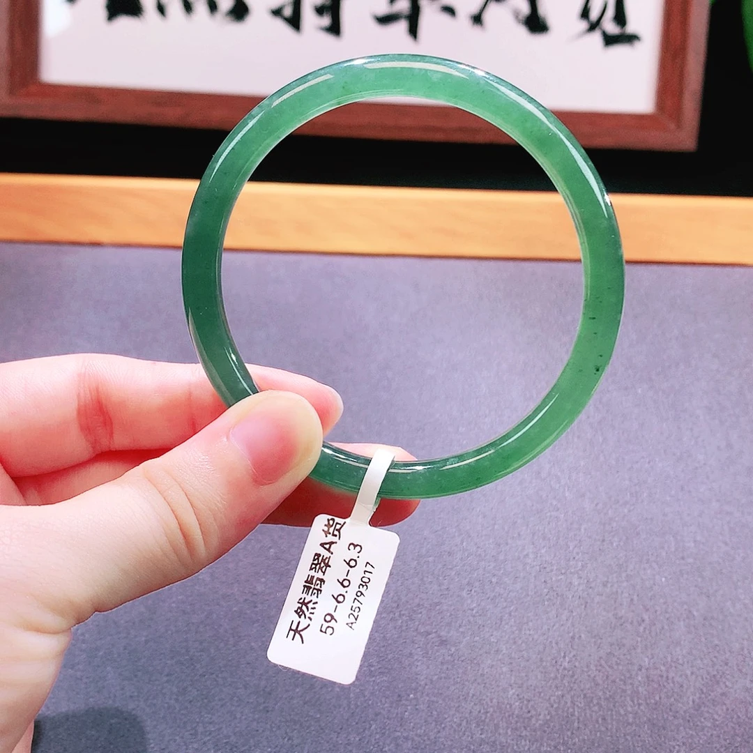 翡翠手镯未镶嵌天然翡翠