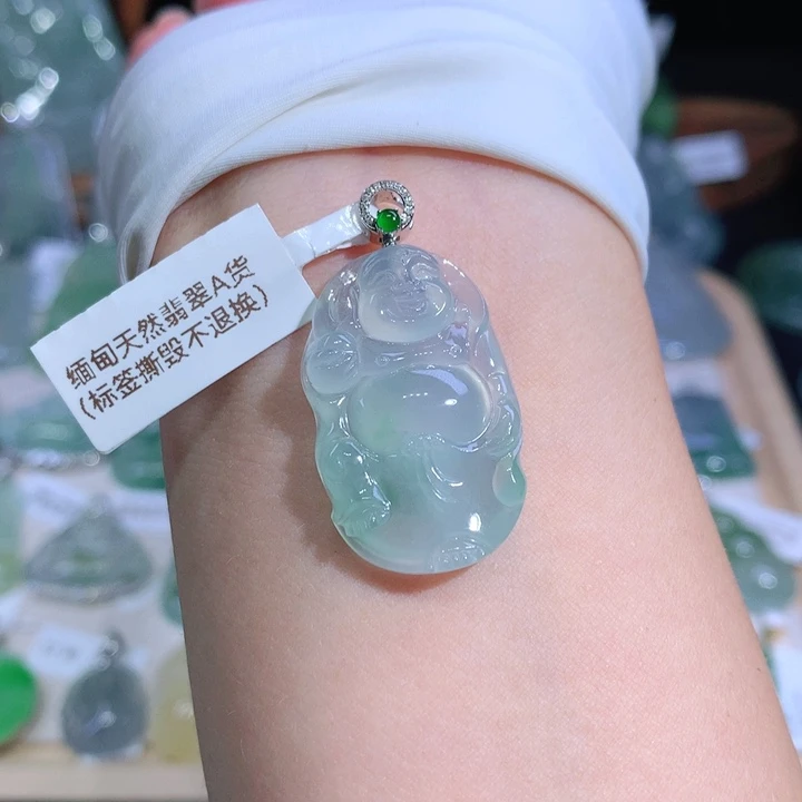 翡翠18K金镶嵌颈饰逍遥佛