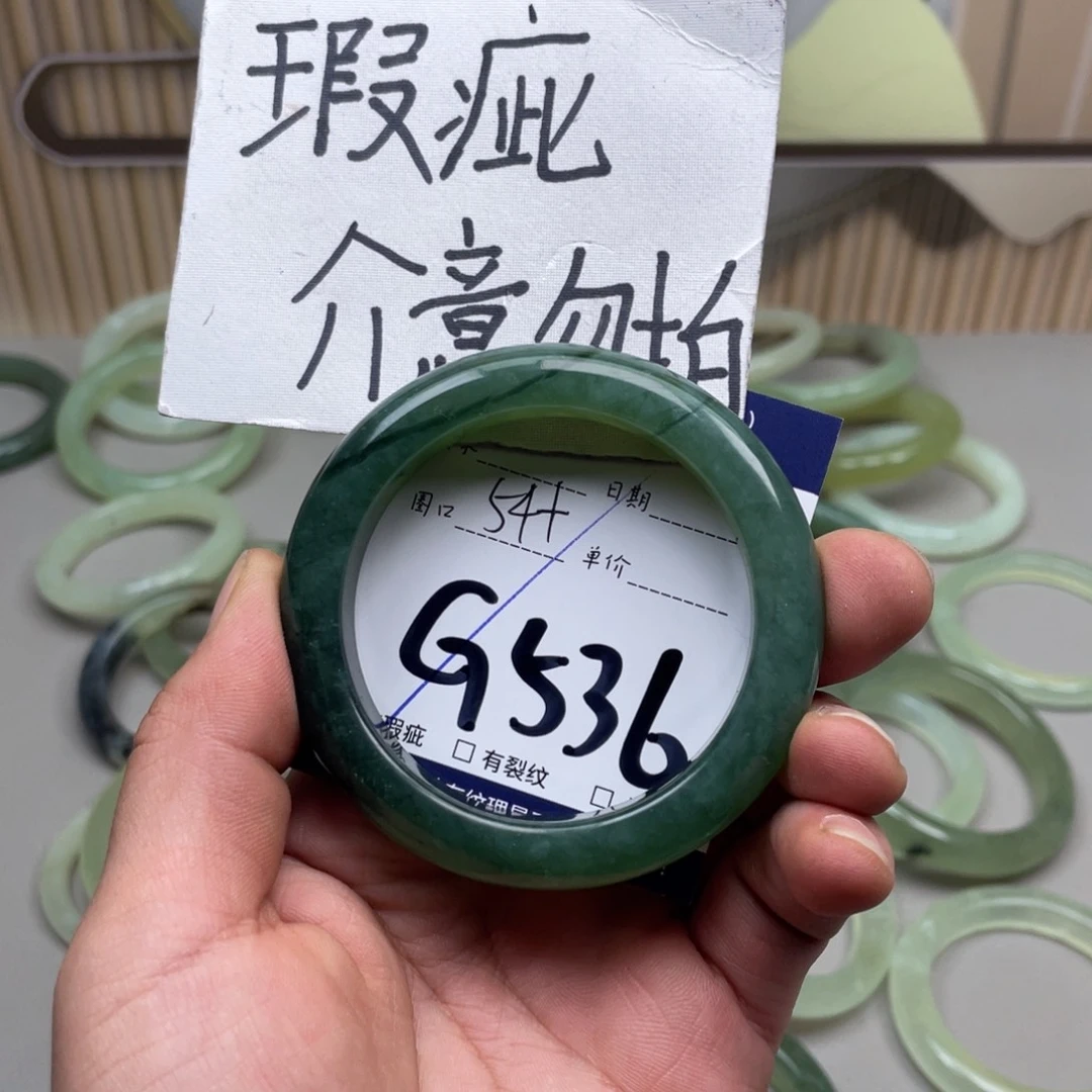 岫玉手镯手镯未镶嵌