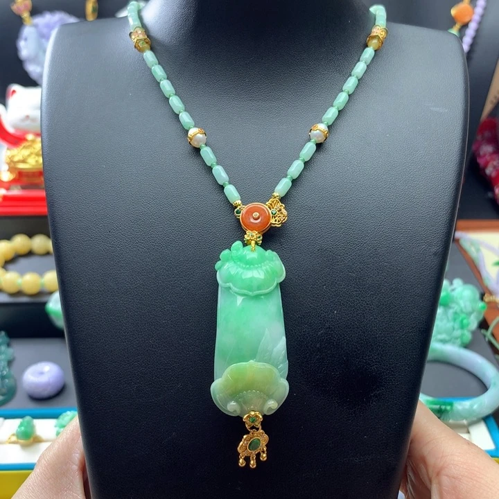 翡翠颈饰未镶嵌翡翠如意