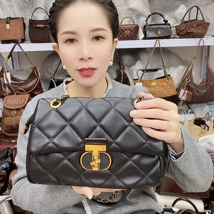 蚕丝小牛剖层皮革PU