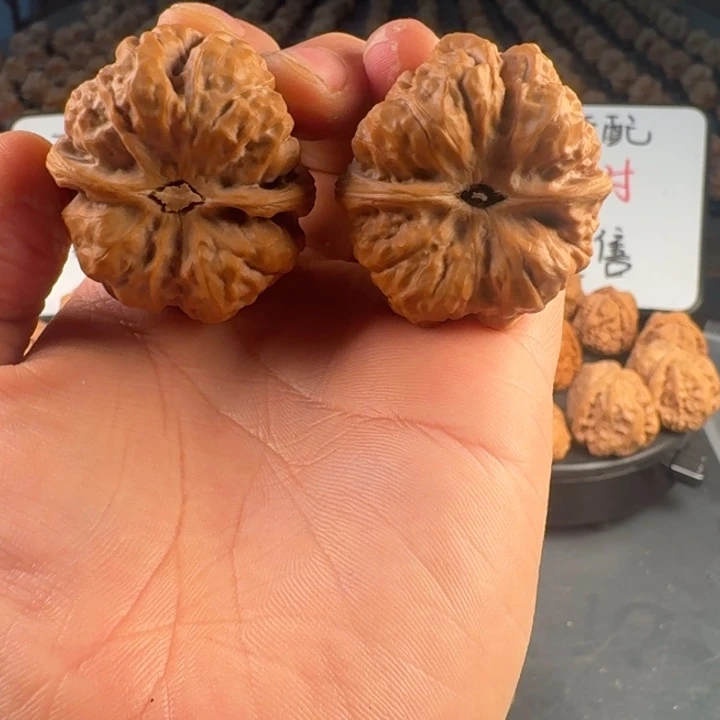 O***E文玩核桃吊坠蛤蟆的眼睛是真的好看啊