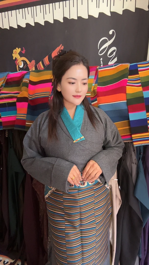 新款有袖女士藏装三件套