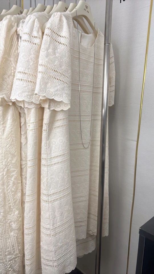 ［精致短款］显瘦圆领刺绣连衣裙气质遮肉中长款简约时尚裙子