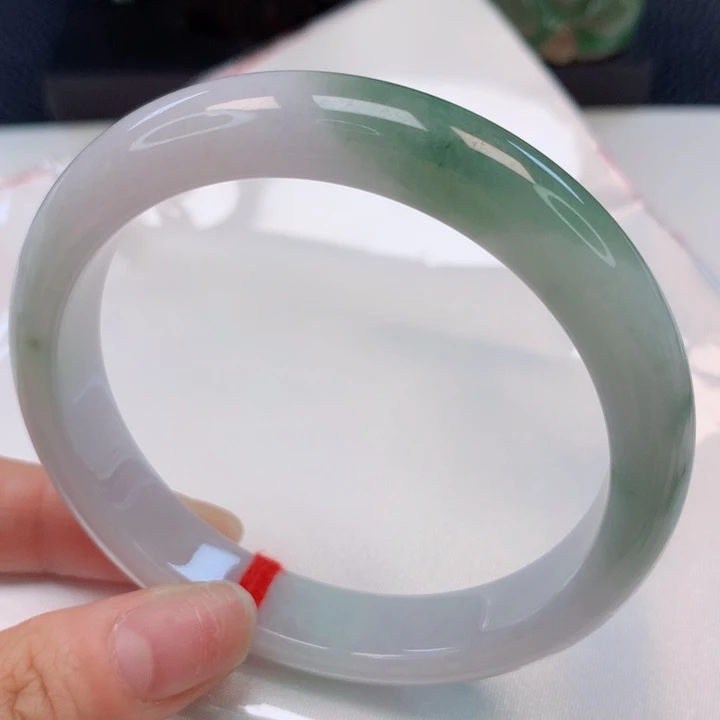 翡翠手镯未镶嵌60圈