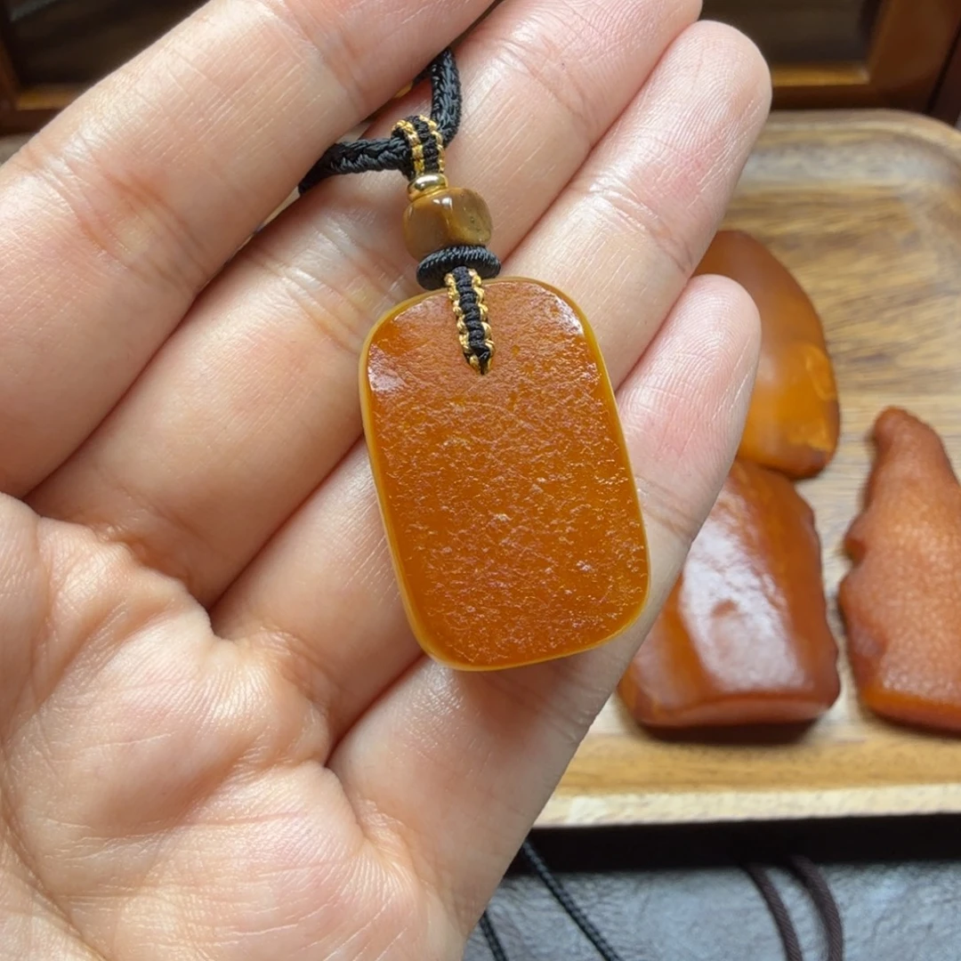 琥珀吊坠(赠链)未镶嵌