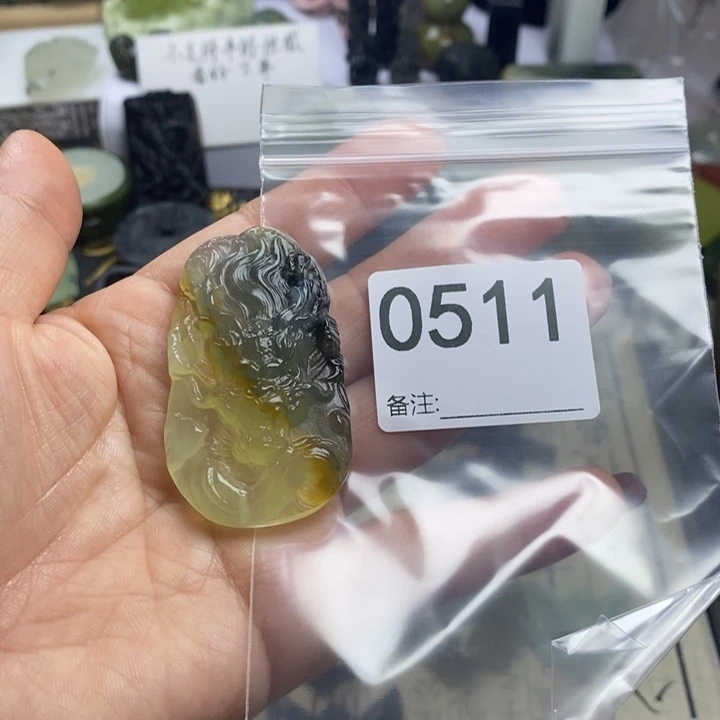 蛇纹石玉颈饰合金麻**呀