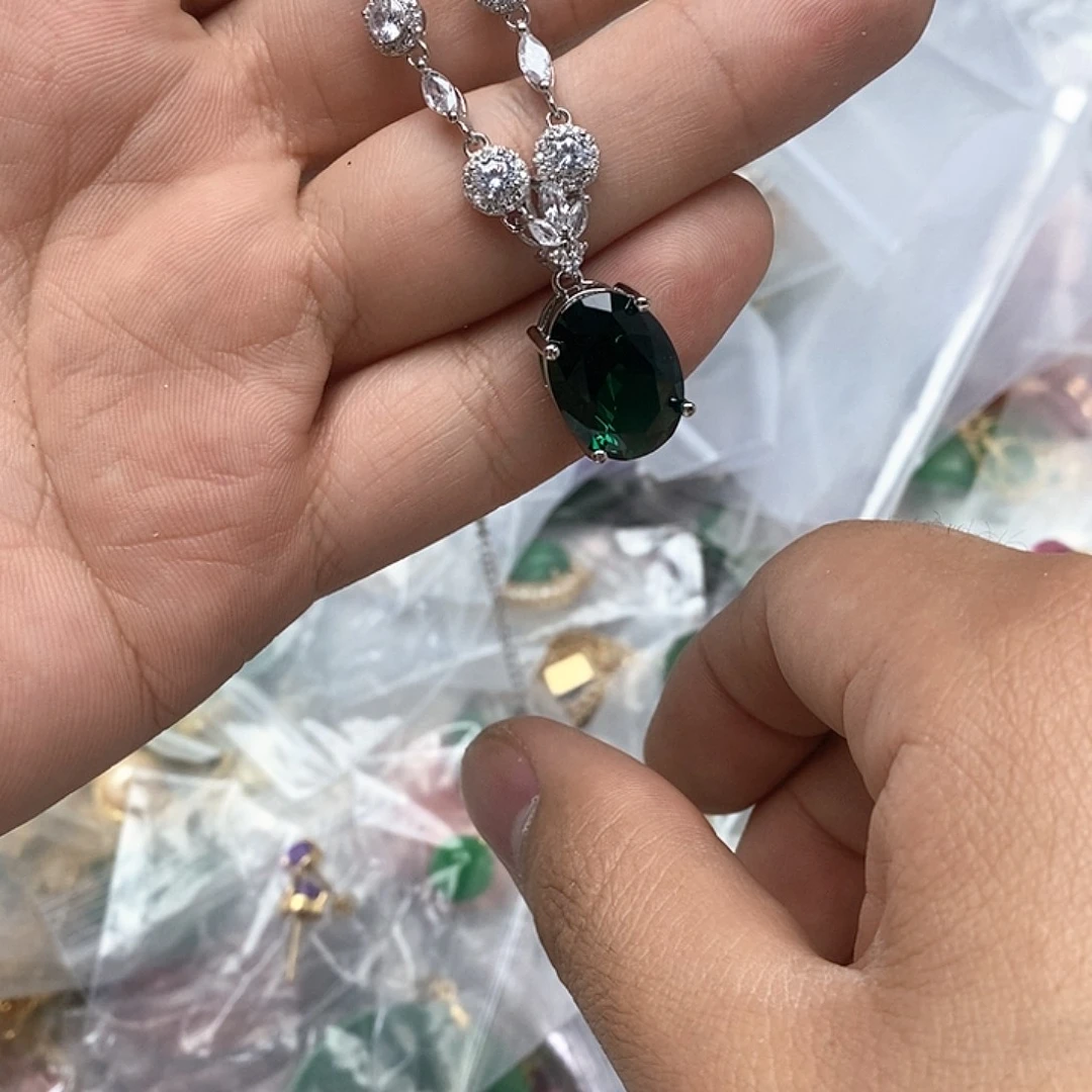 只买单纯的吊坠，没带链子，属的性质。