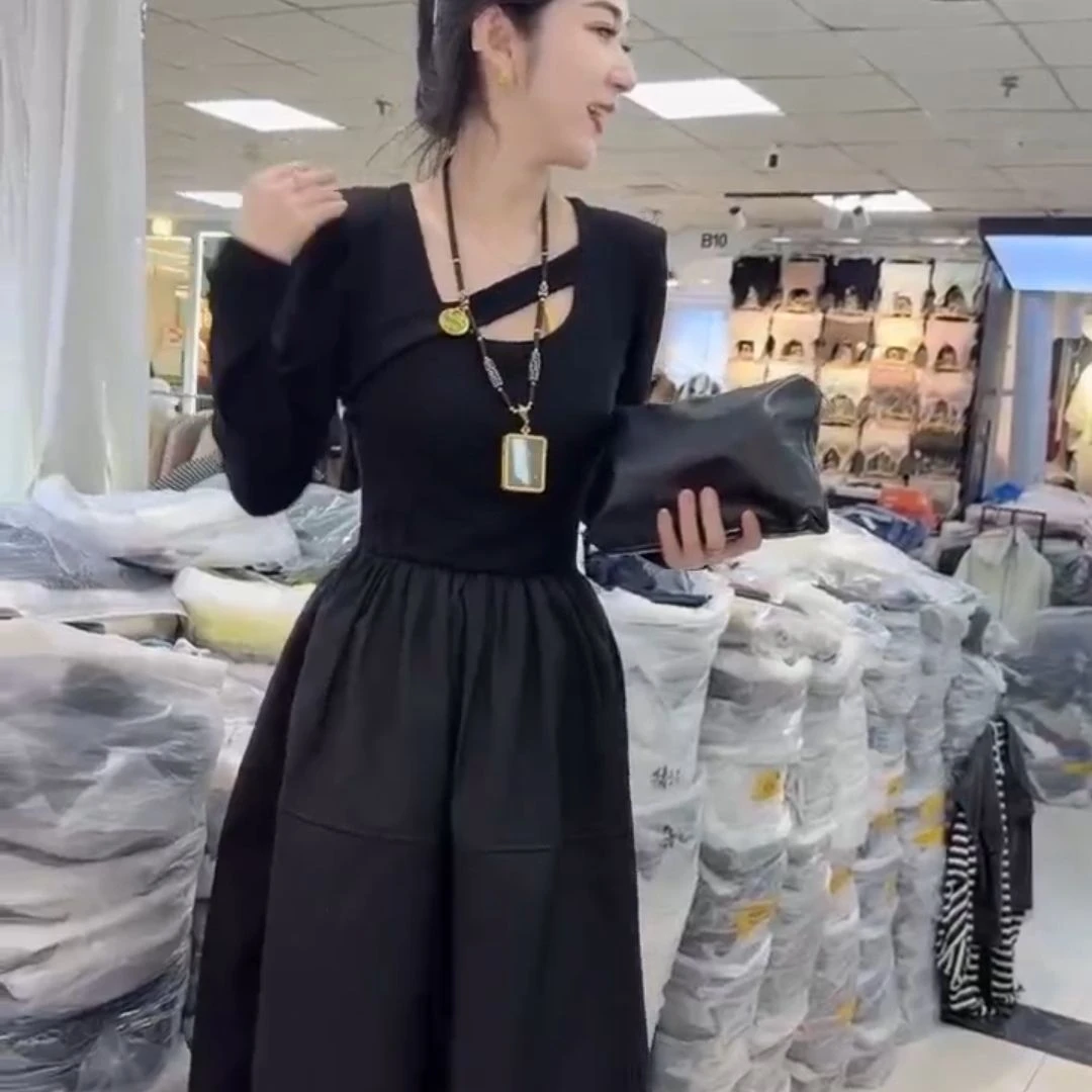 565法式赫本风小黑裙2025年春季新款设计感纯色长袖高腰A字连衣裙