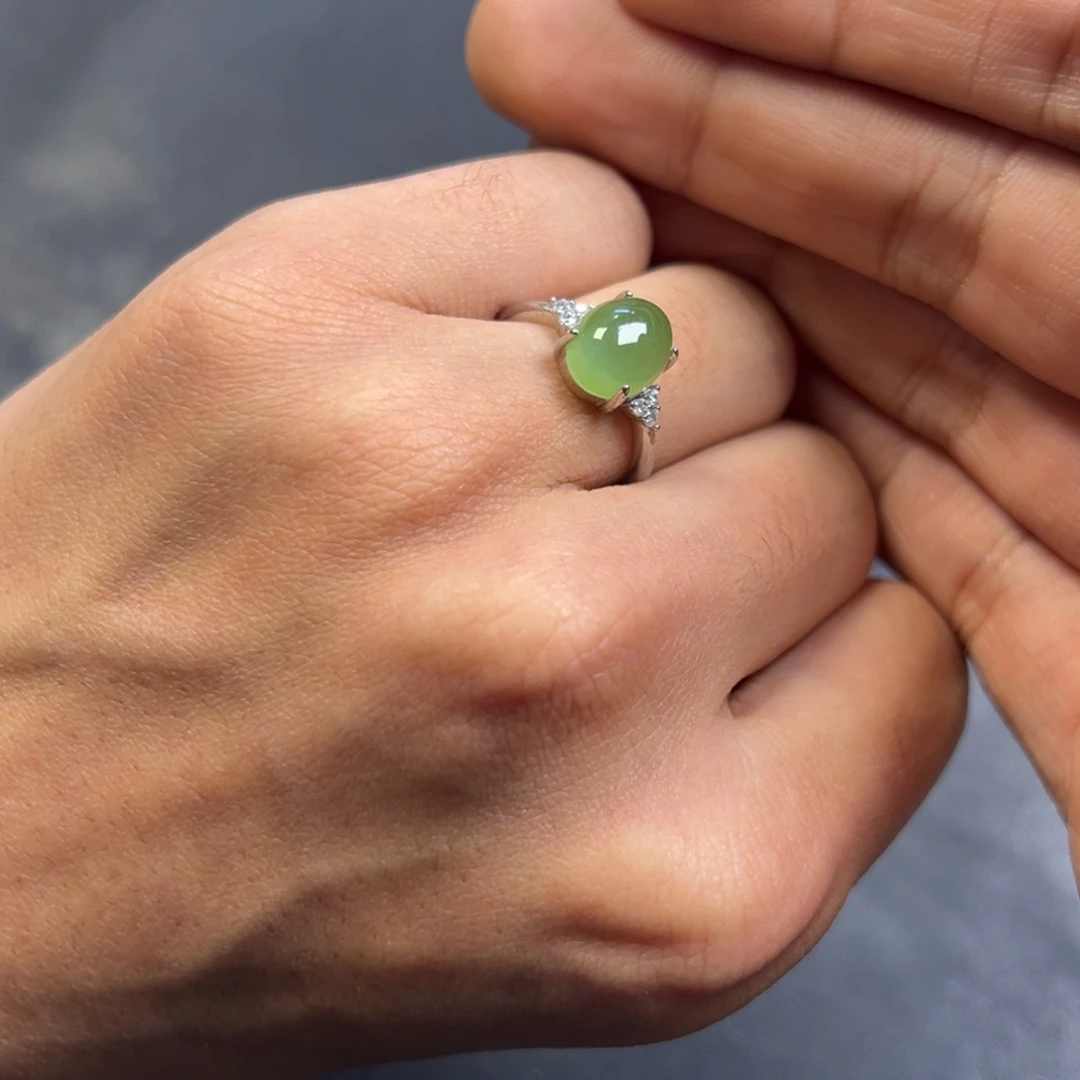 颈饰未镶嵌和田玉多样性猫眼戒指碧玉俄罗斯