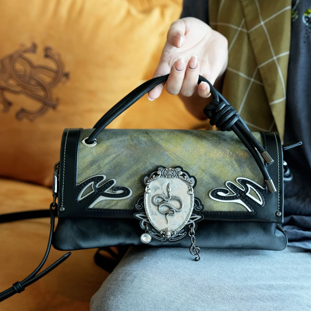 蒽薆2025新款轻奢高定美杜莎之吻系列晚装包手包单肩斜挎手提蛇包