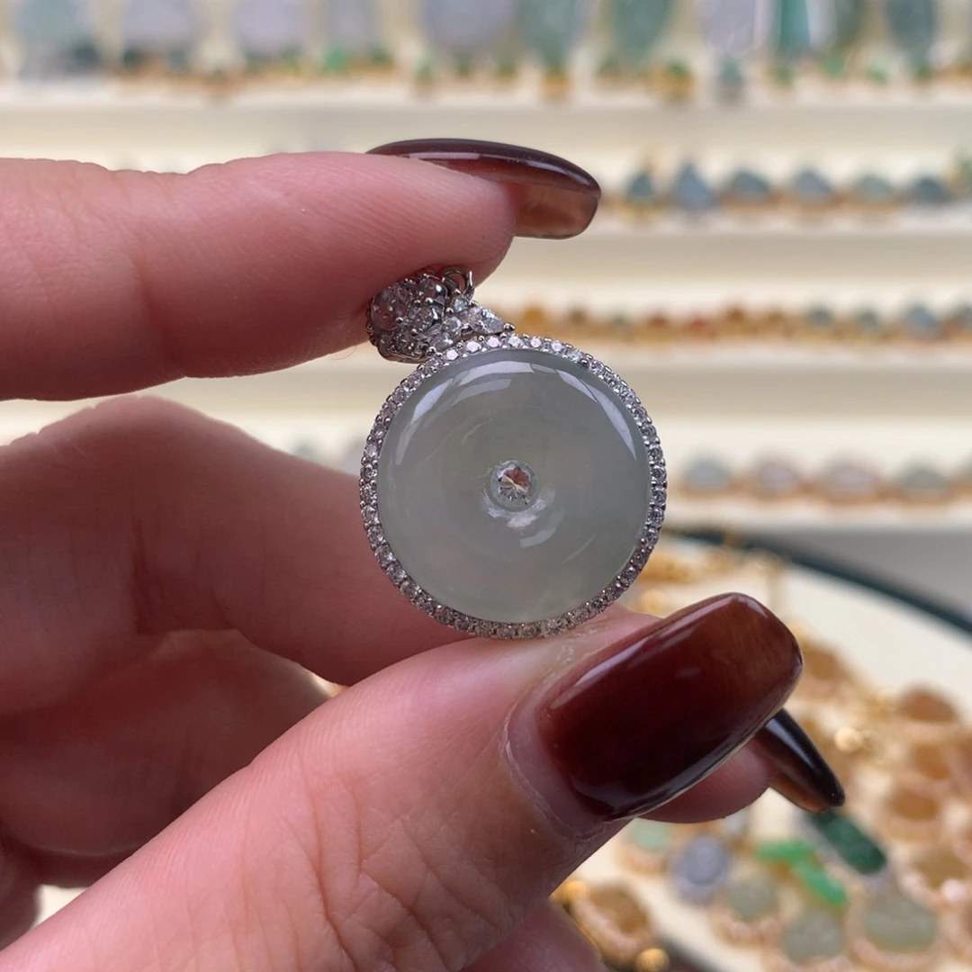 翡翠银S925镶嵌颈饰平安扣