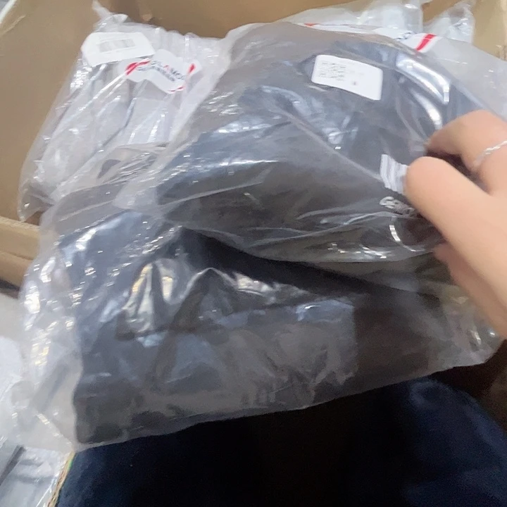 黑色m码加绒裤子。