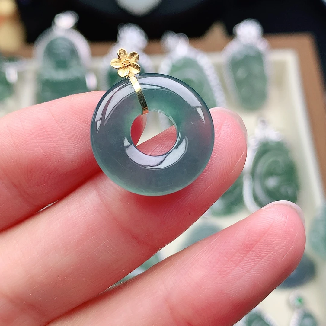 翡翠18K金镶嵌颈饰吊坠