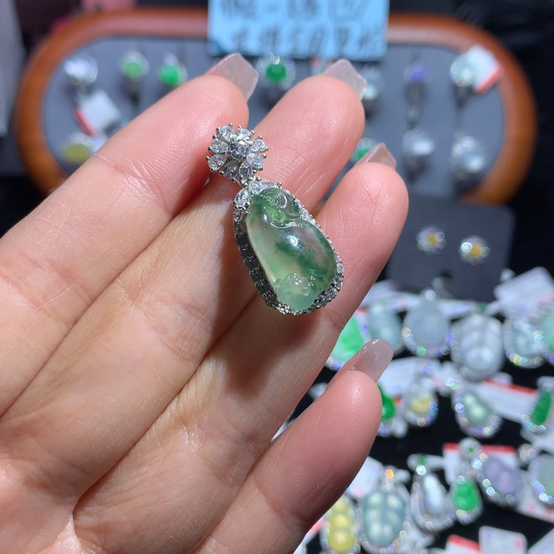 翡翠颈饰银S925镶嵌天然翡翠A货缅料高冰飘绿福袋吊坠