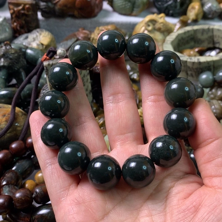 未镶嵌岫岩河磨玉（透闪石质玉）把件