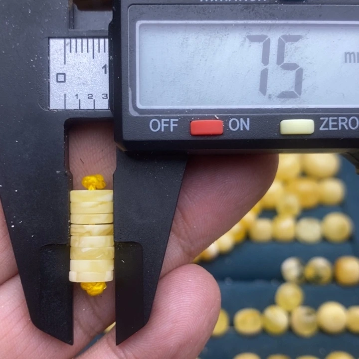 琥珀未镶嵌裸石9号7.5左右隔片微瑕