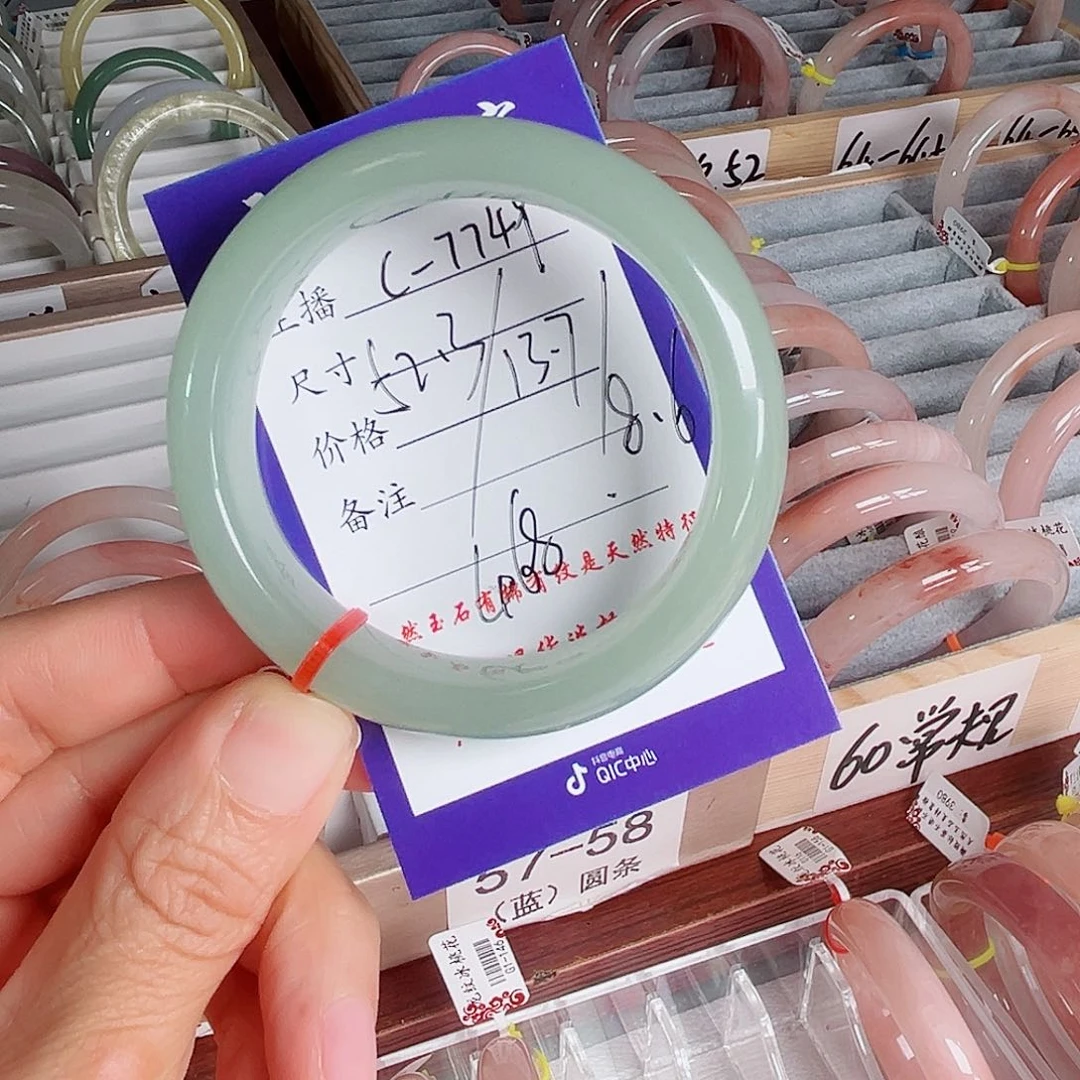 未镶嵌手镯石英质玉