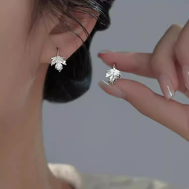 足银耳饰 s999银枫叶耳环女小众设计高级感叶子耳钩新款轻奢甜美