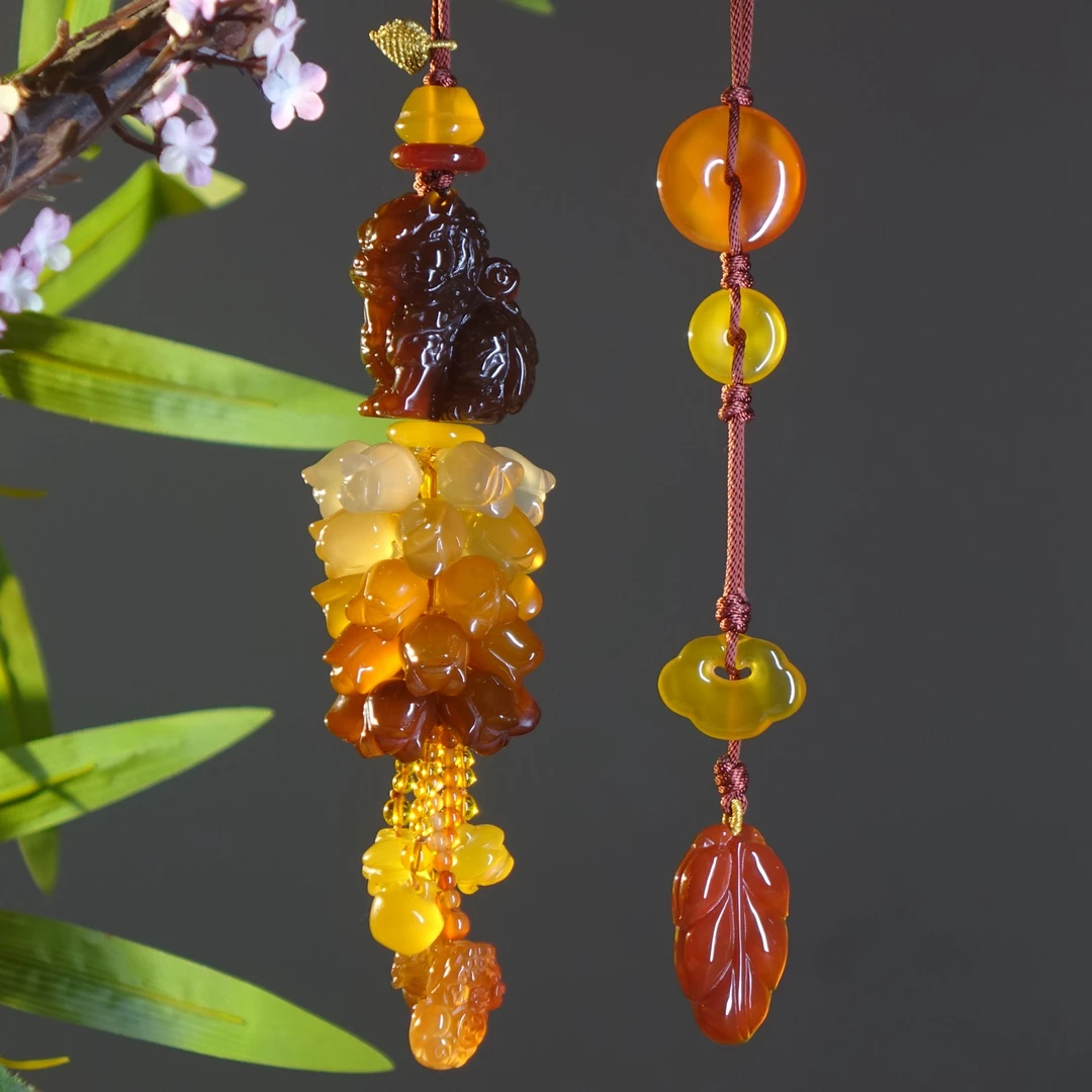 立体雕大麒麟-精致大气天然玉石车挂