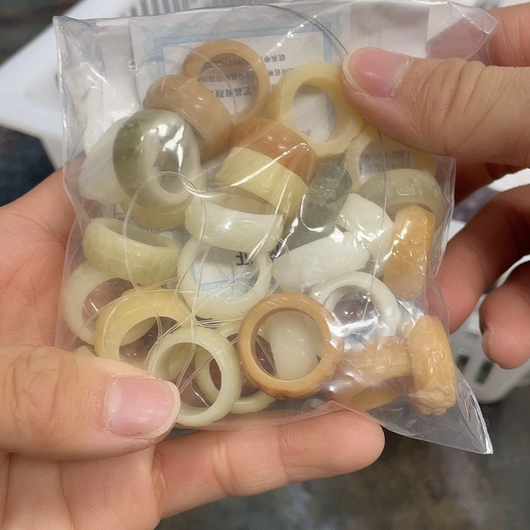 白玉菩提吊坠z /雕刻跑环/5+1/锅底微瑕