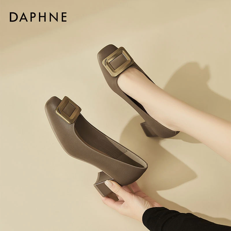 达芙妮简约气质高跟鞋女春季2025新款优雅百搭通勤小皮鞋粗跟单鞋