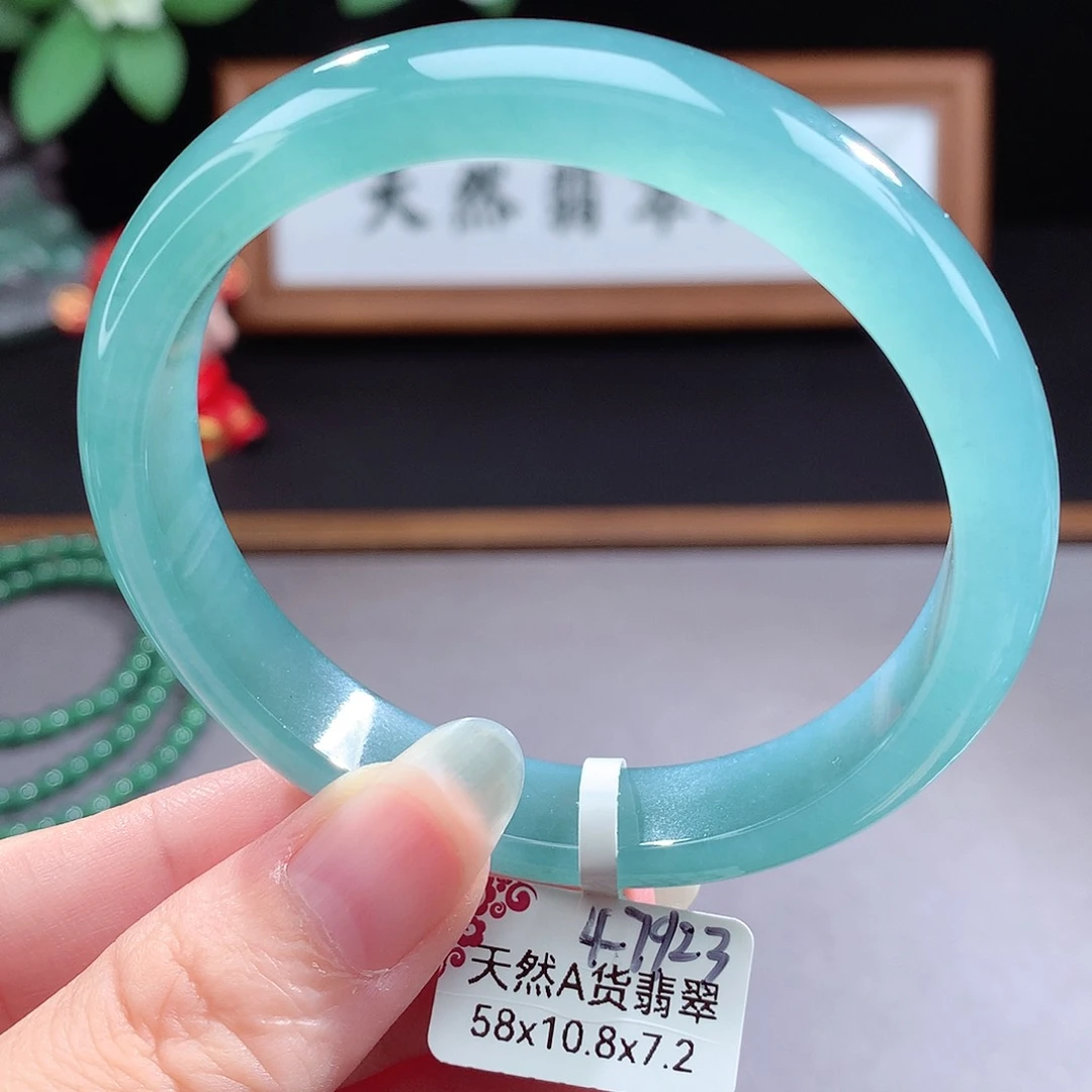 未镶嵌手镯（圆镯）翡翠