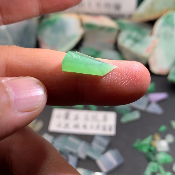 定制翡翠未镶嵌材料定制