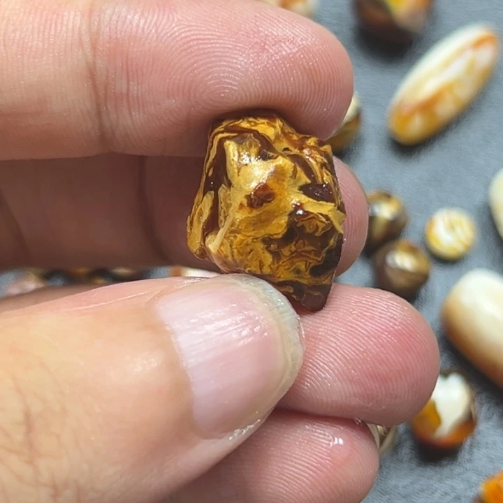 我****定制琥珀未镶嵌琥珀蜜蜡原石定制