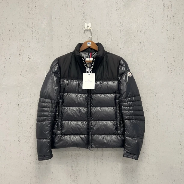 99新 MONCLER moncler蒙口黑色拼接门禁刺绣标羽绒服3码