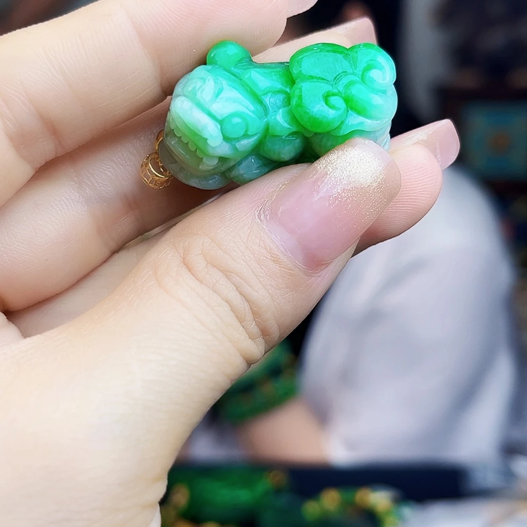 翡翠18K金镶嵌颈饰多样性