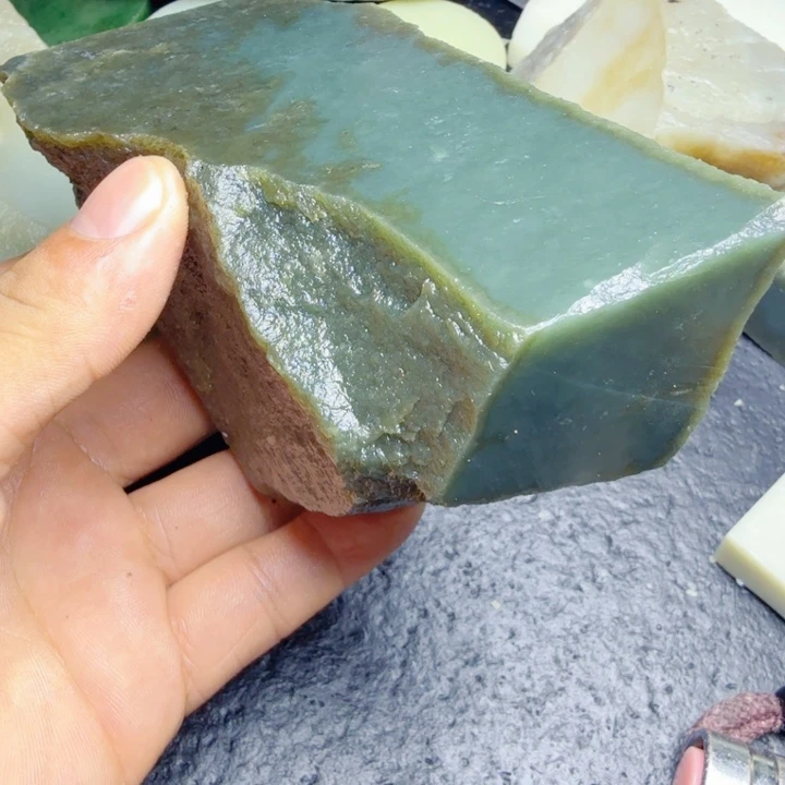 和田玉（糖玉）未镶嵌珠宝奇石