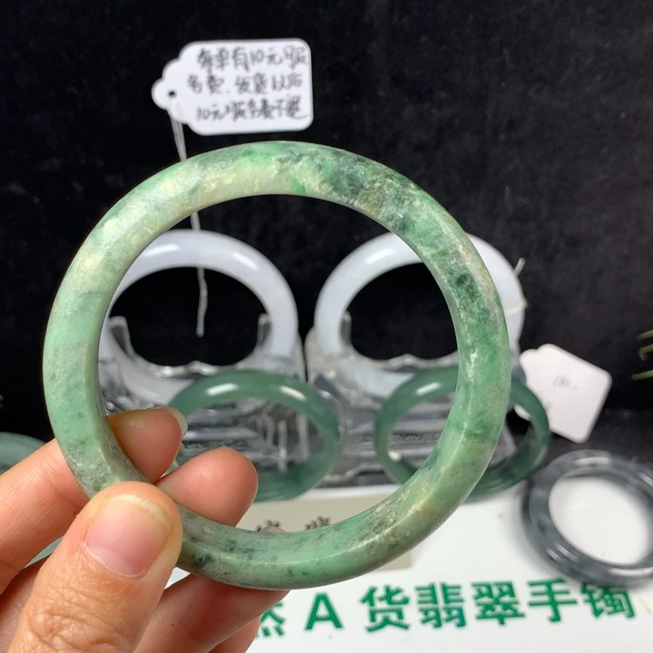 翡翠未镶嵌手镯26号。 59.6圈