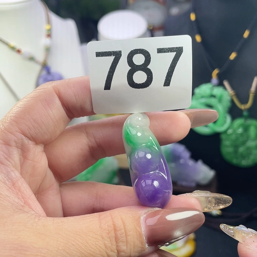 翡翠未镶嵌吊坠(赠链)