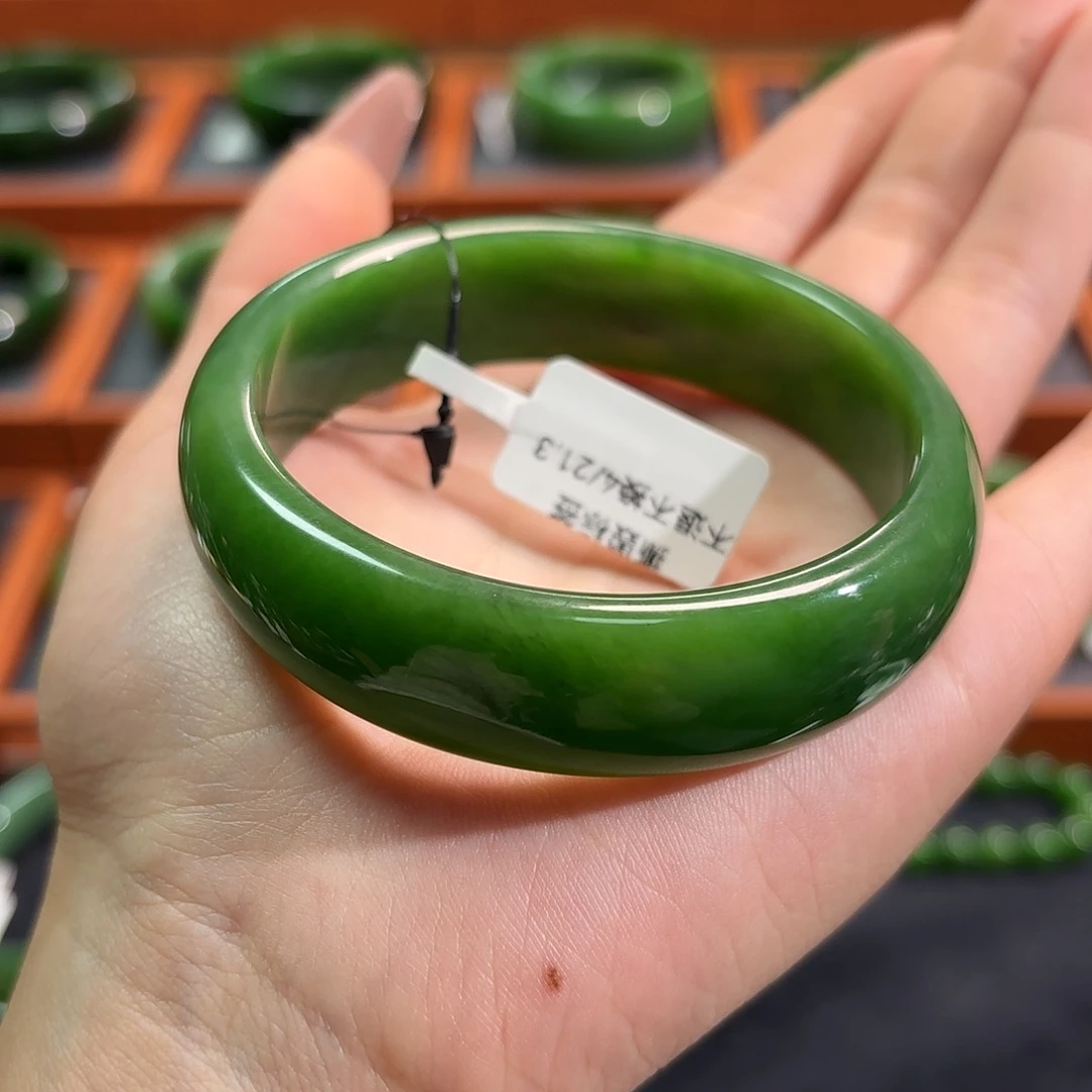 和田玉（碧玉）未镶嵌手镯