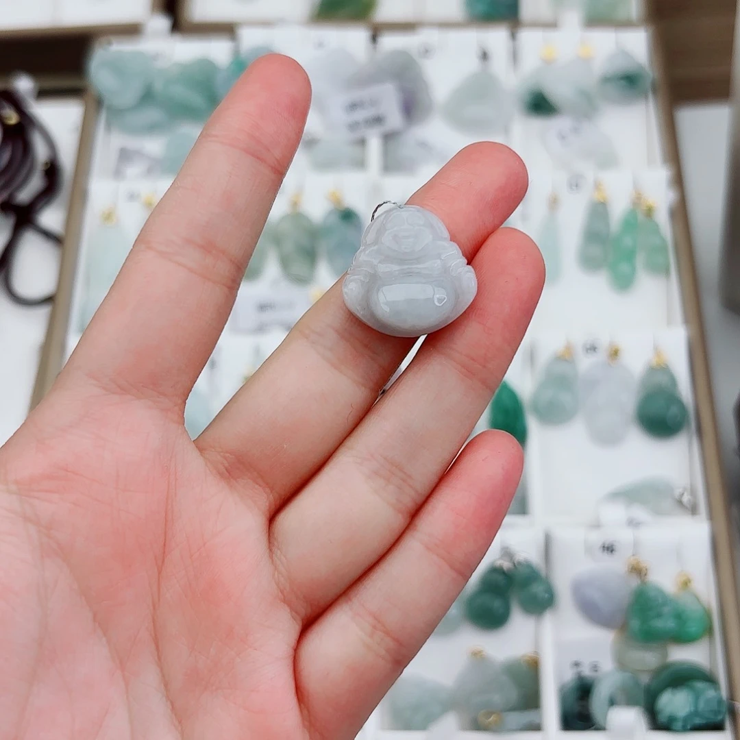 翡翠颈饰未镶嵌佛公