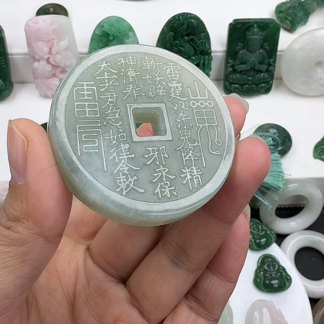 独山玉未镶嵌颈饰