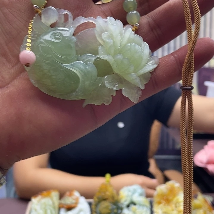 未镶嵌蛇纹石玉颈饰