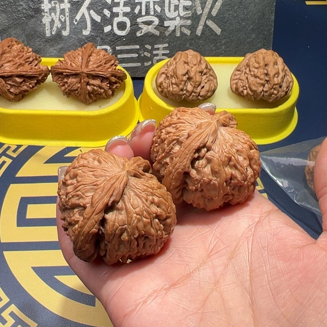 文玩核桃把件峰*白狮子43