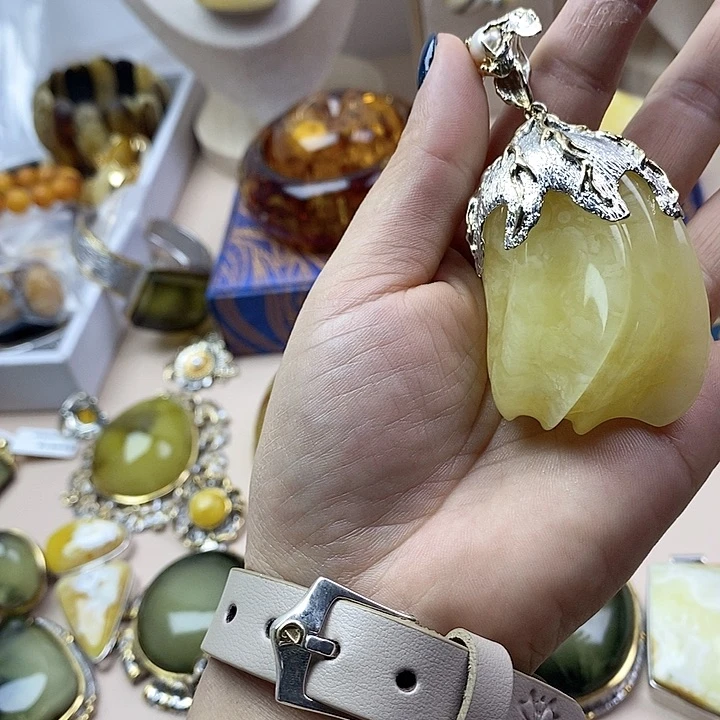 银S925镶嵌颈饰琥珀蜜蜡吊坠