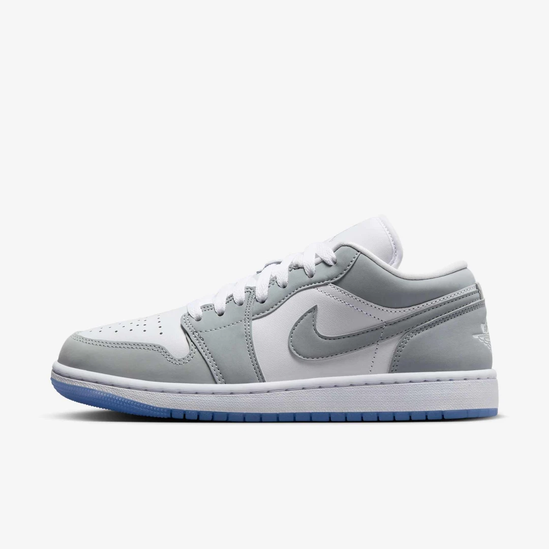 NIKE/耐克女子WMNS AIR JORDAN 1 LOW运动休闲板鞋 DC0774-105
